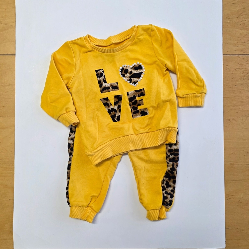 Source Unknown Yellow and Leopard Kids Matching Set